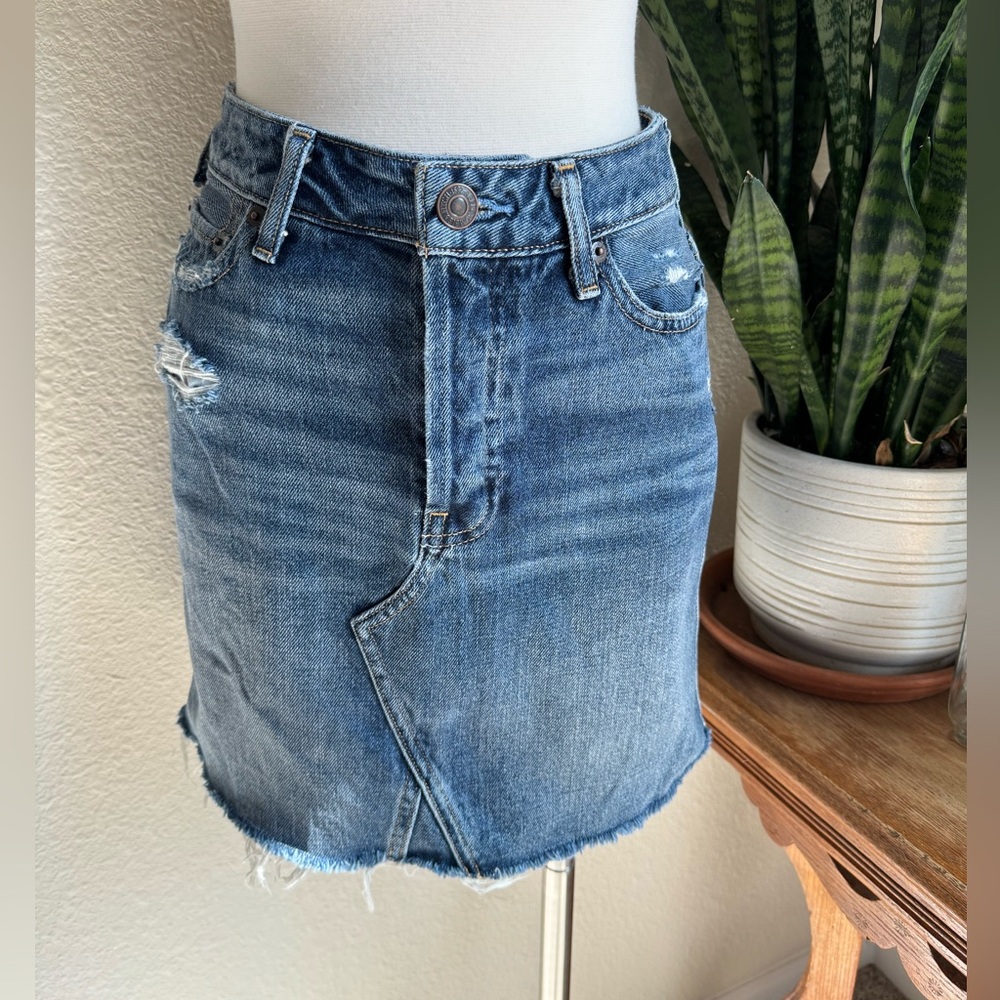 Abercrombie &‎ Fitch Distressed Raw Hem Denim Mini Skirt – Size 0 Y2K Style